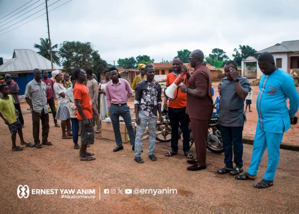 kumawu-mp-ernest-yaw-anim-donation-to-pepease-community