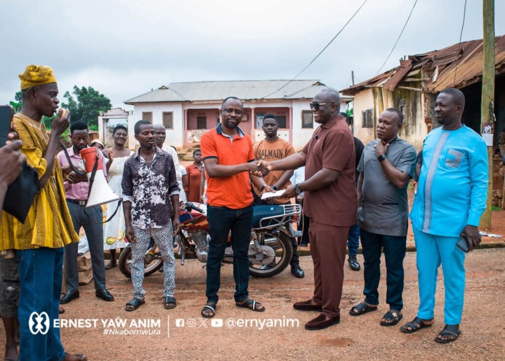 Kumawu MP Donates to Pepease Community